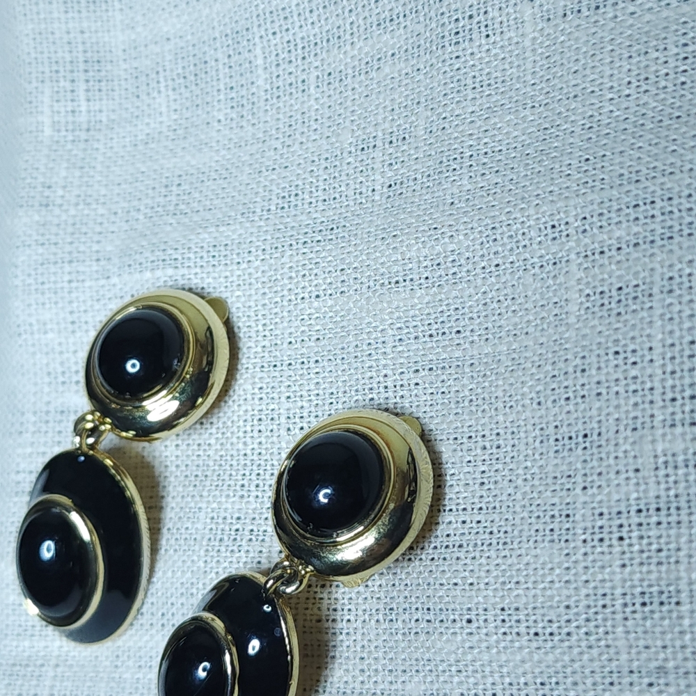 Vintage Clip On Drop Earrings Black Enamel Gold Tone Modernist 60s 2" - Picture 3 of 7